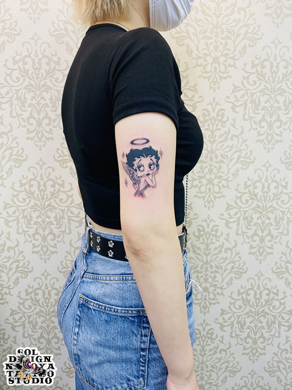 名古屋　タトゥー　女性